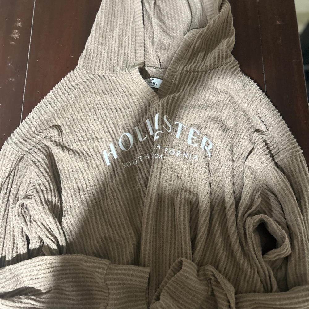 Hollister Tan Sweater with Ribbed Texture